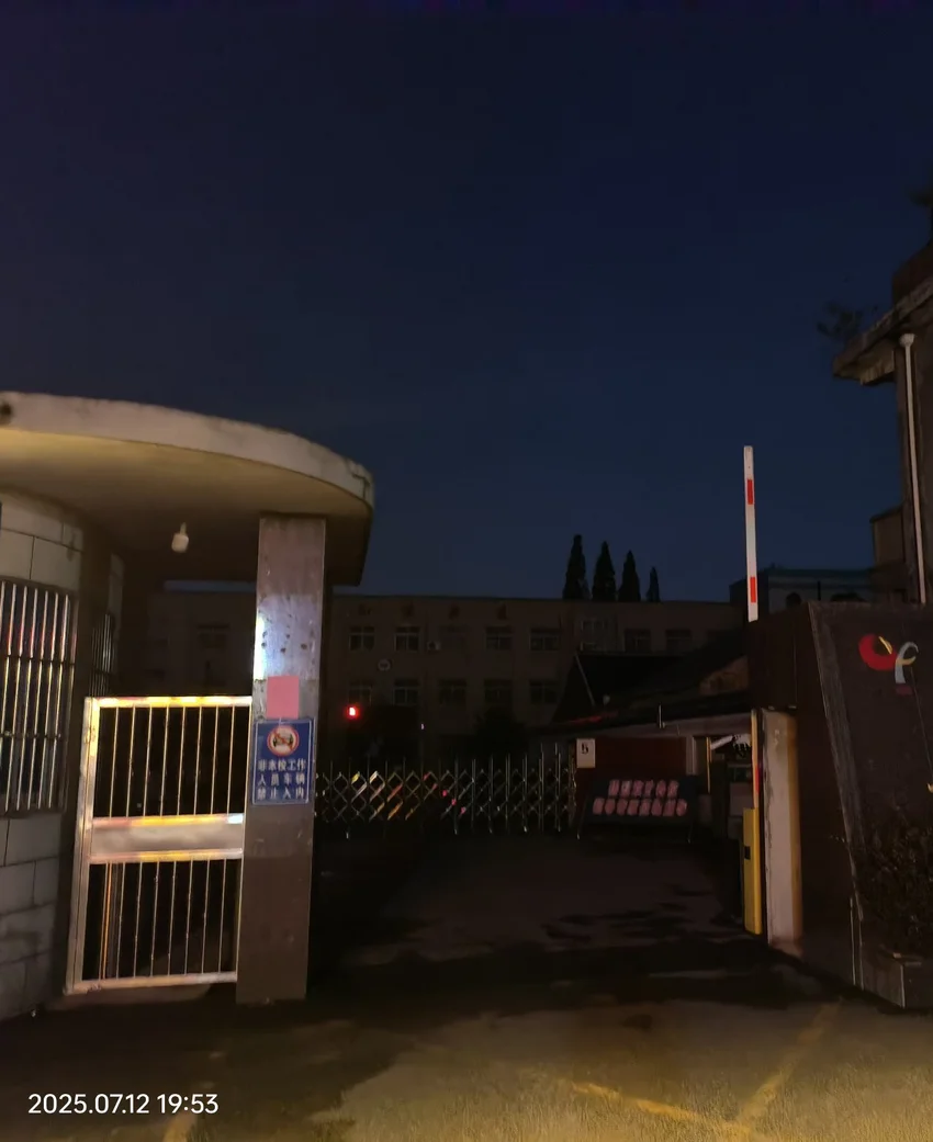 配资专业股票配资门户 母校小学已经撑不到她的下一个十年了